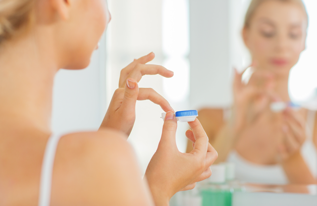 Can I Wear My Contacts During the COVID-19 Pandemic?